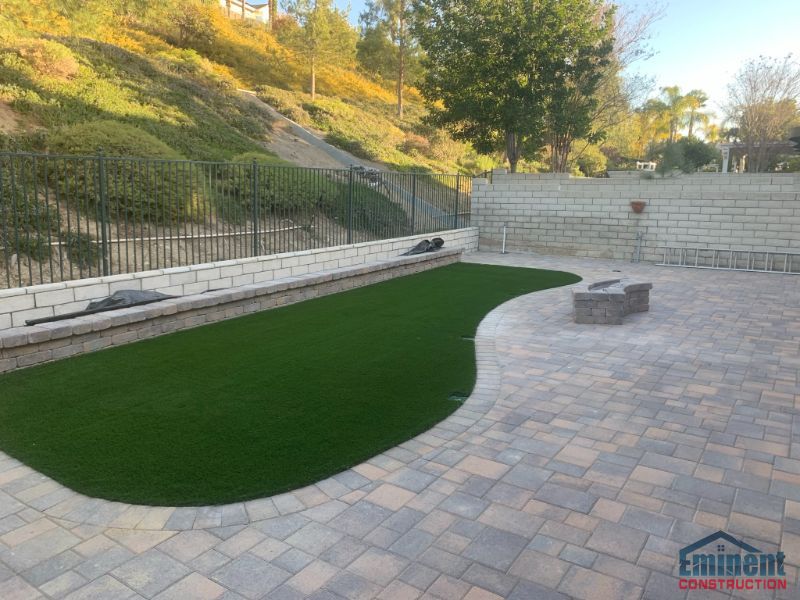 Santa Clarita backyard patio with interlocking pavers