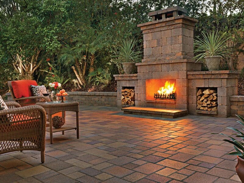Backyard patio with interlocking pavers in Los Angeles